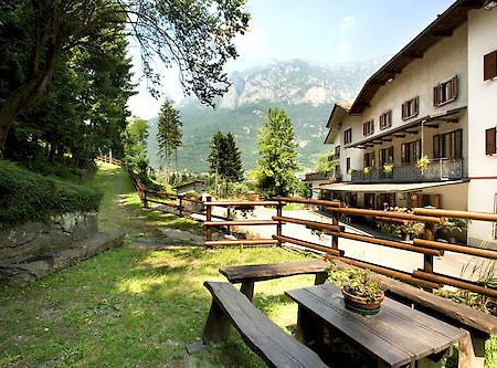 Albergo Il Castellino Boario Terme Kültér fotó