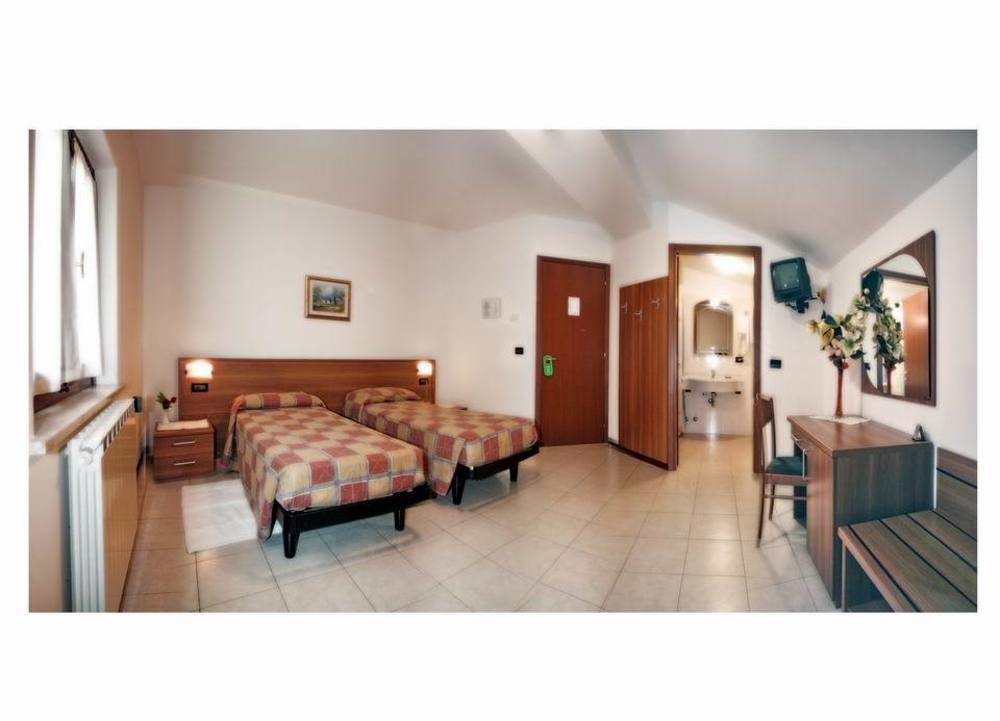 Albergo Il Castellino Boario Terme Kültér fotó