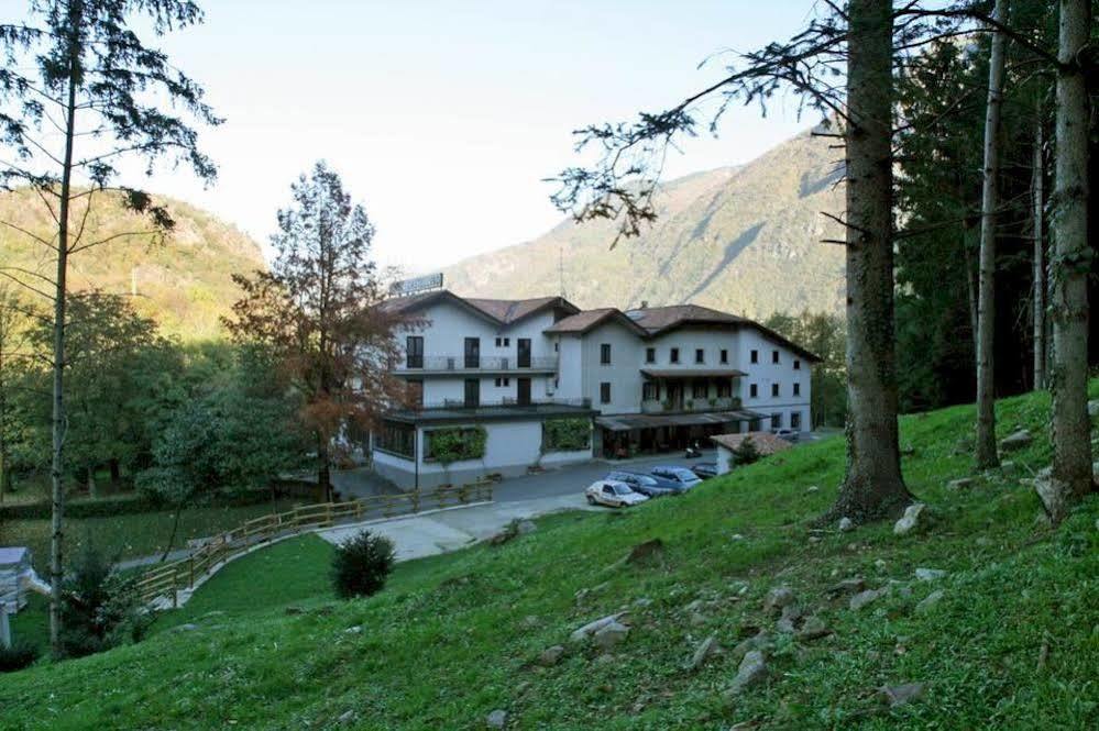 Albergo Il Castellino Boario Terme Kültér fotó